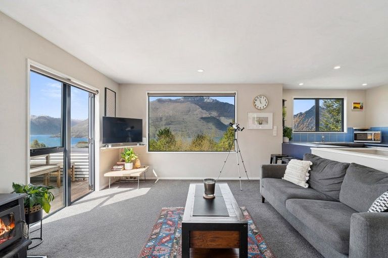 Photo of property in 33 Arawata Terrace, Fernhill, Queenstown, 9300