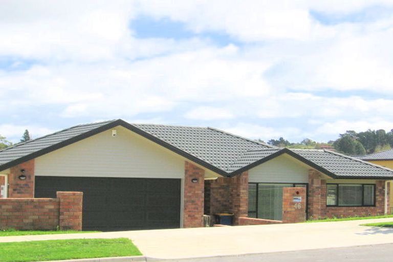 Photo of property in 46 Rising Parade, Fairview Heights, Auckland, 0632