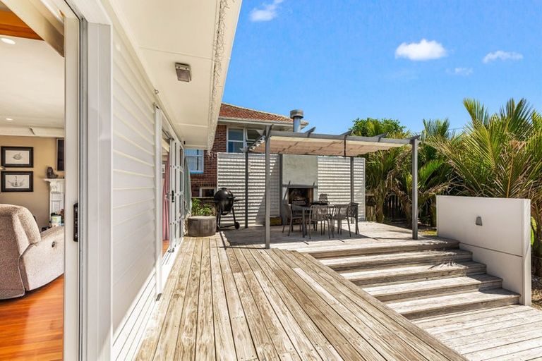 Photo of property in 23 Gloria Avenue, Te Atatu Peninsula, Auckland, 0610