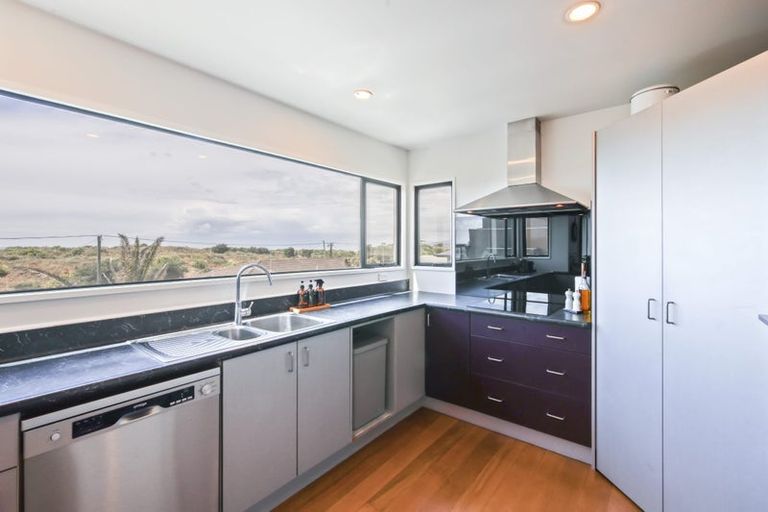 Photo of property in 21 Marine Parade, North New Brighton, Christchurch, 8083