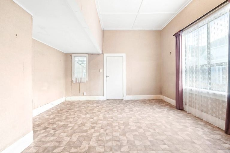 Photo of property in 68 Derwent Street, Island Bay, Wellington, 6023