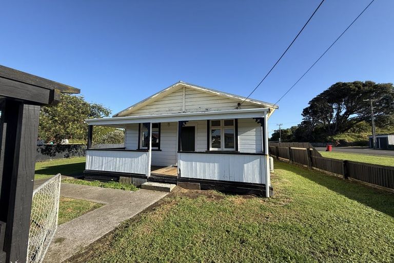 Photo of property in 163 Cornfoot Street, Castlecliff, Whanganui, 4501
