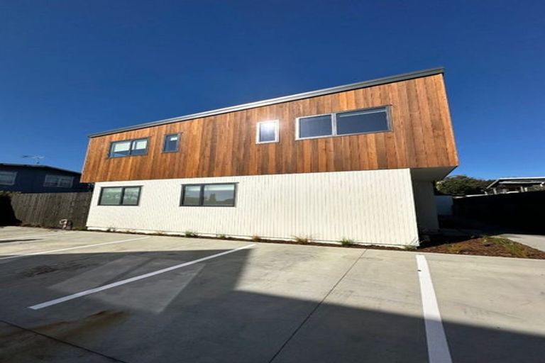 Photo of property in 6/40 Waiparaheka Drive, Wainui, 0932