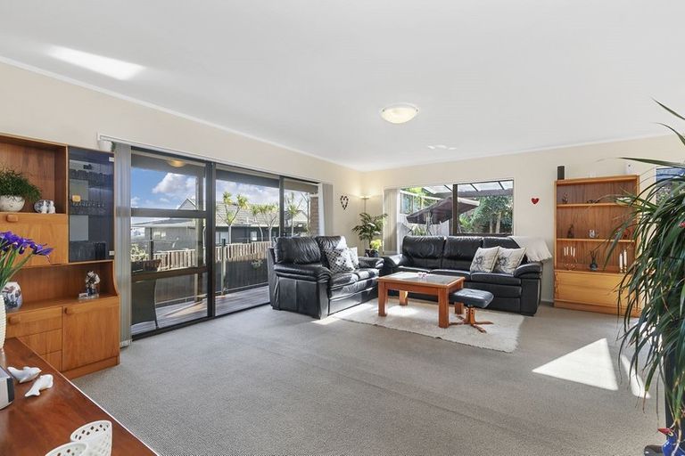 Photo of property in 2/8 Harley Road, Hauraki, Auckland, 0622