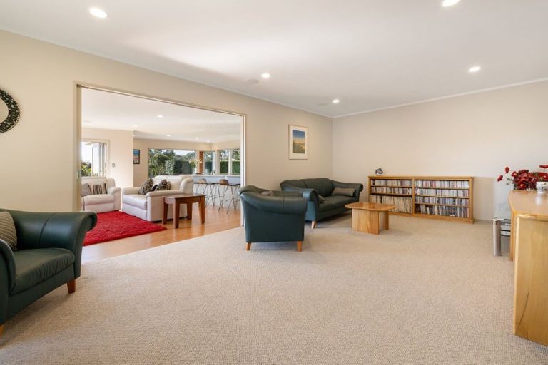 Photo of property in 16r Gunbar Drive, Welcome Bay, Tauranga, 3175