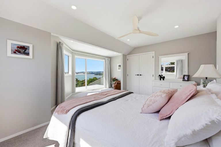 Photo of property in 2 Callender Place, Shelly Park, Auckland, 2014