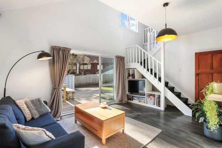 Photo of property in 2/18 Reid Road, New Lynn, Auckland, 0600