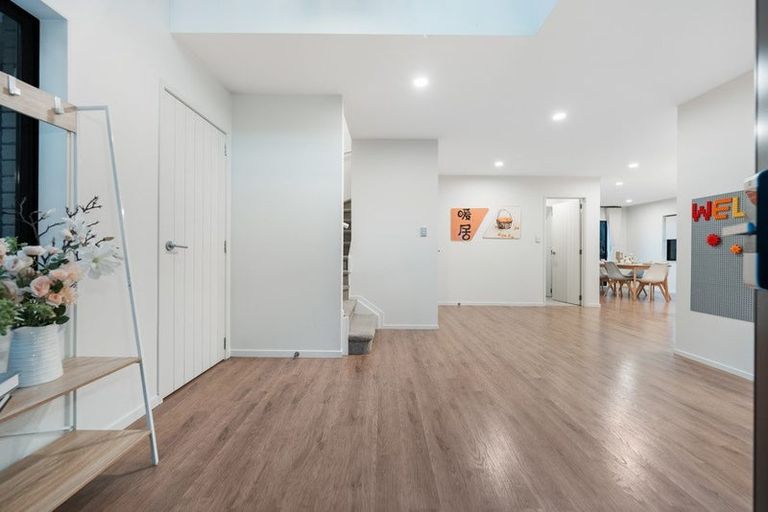 Photo of property in 2 Greville Road, Pinehill, Auckland, 0630