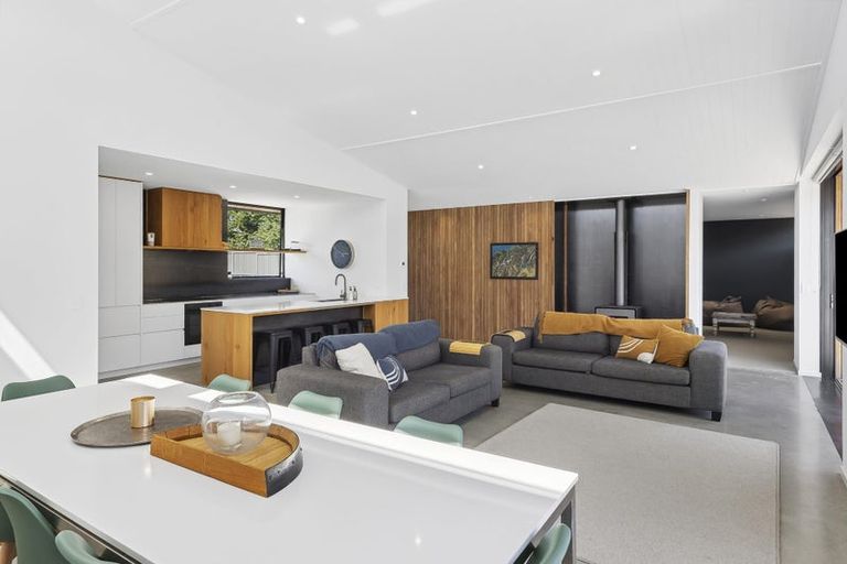 Photo of property in 7 Fern Burn Close, Wanaka, 9305