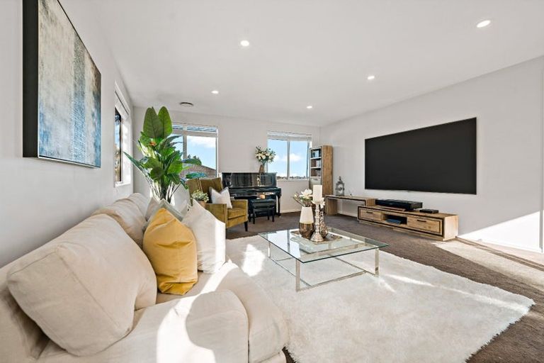 Photo of property in 52 Corricvale Way, Northcross, Auckland, 0630