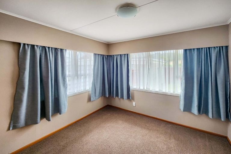 Photo of property in 2 Ferretti Grove, Avalon, Lower Hutt, 5011