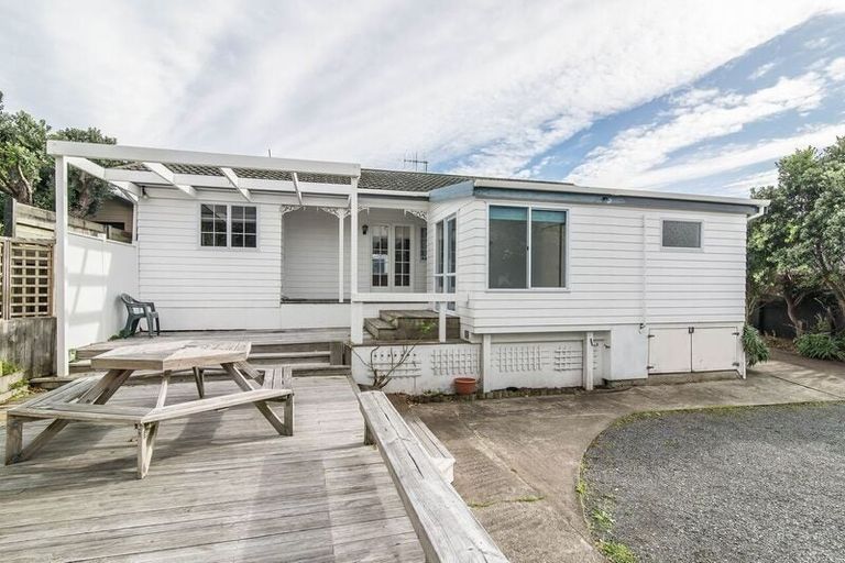 Photo of property in 111 Seaview Road, Paraparaumu Beach, Paraparaumu, 5032