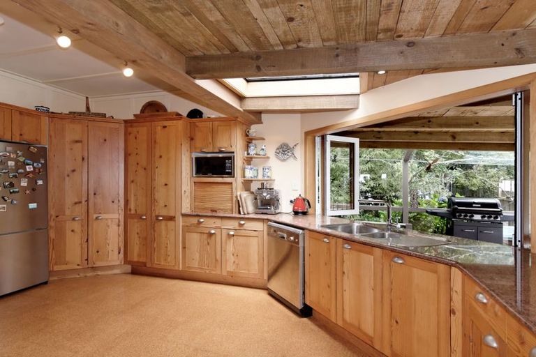 Photo of property in 10 Kohu Road, Titirangi, Auckland, 0604