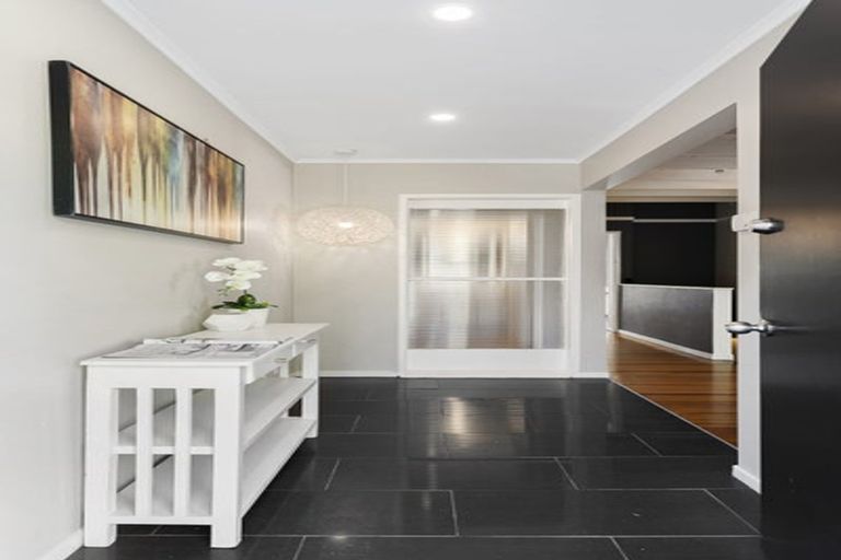 Photo of property in 11 Golf Road, New Lynn, Auckland, 0600