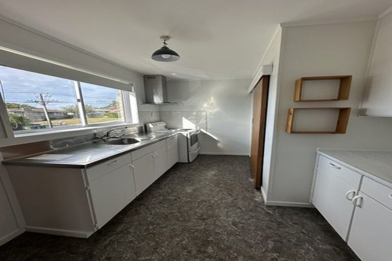 Photo of property in 1/62 Tiroroa Avenue, Te Atatu South, Auckland, 0610