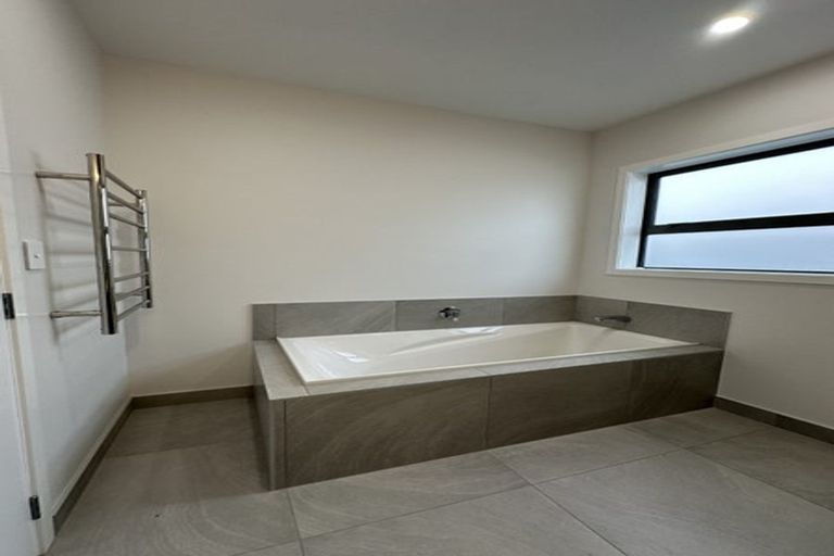 Photo of property in 5 Cassin Place, Taradale, 4112