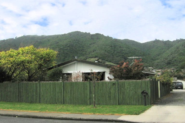 Photo of property in 43 Parata Street, Waikanae, 5036