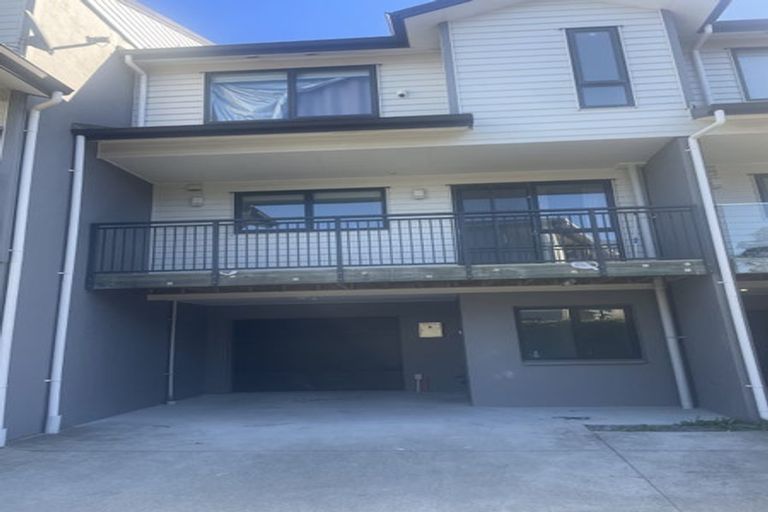Photo of property in 5 Lilac Lane, Oteha, Auckland, 0632