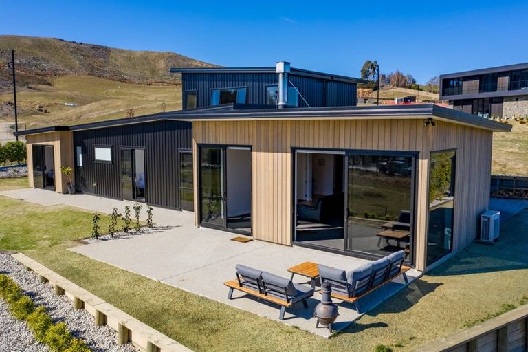 Photo of property in 31 Kirimoko Crescent, Wanaka, 9305
