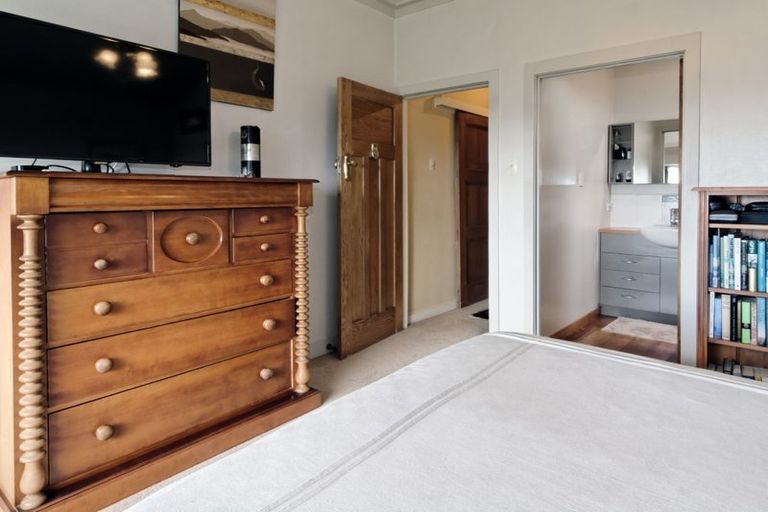 Photo of property in 10 Kohu Road, Titirangi, Auckland, 0604