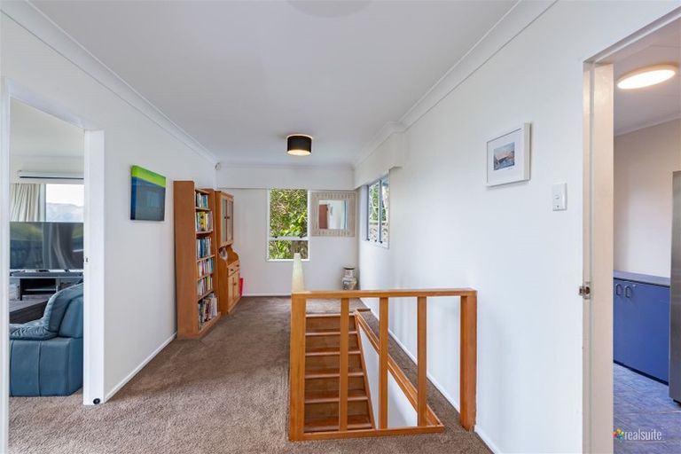 Photo of property in 91 Miromiro Road, Normandale, Lower Hutt, 5010
