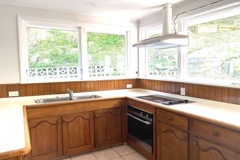 Photo of property in 80 Broderick Road, Johnsonville, Wellington, 6037