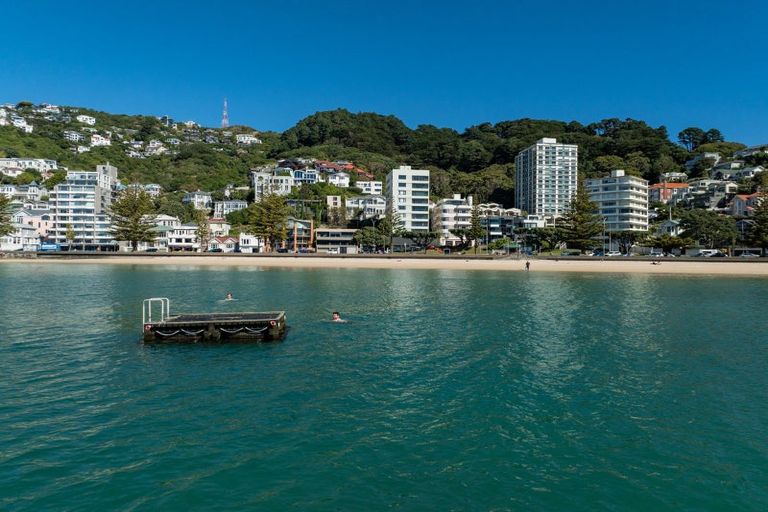Photo of property in Broadwater Apartments, 214 Oriental Parade, Oriental Bay, Wellington, 6011