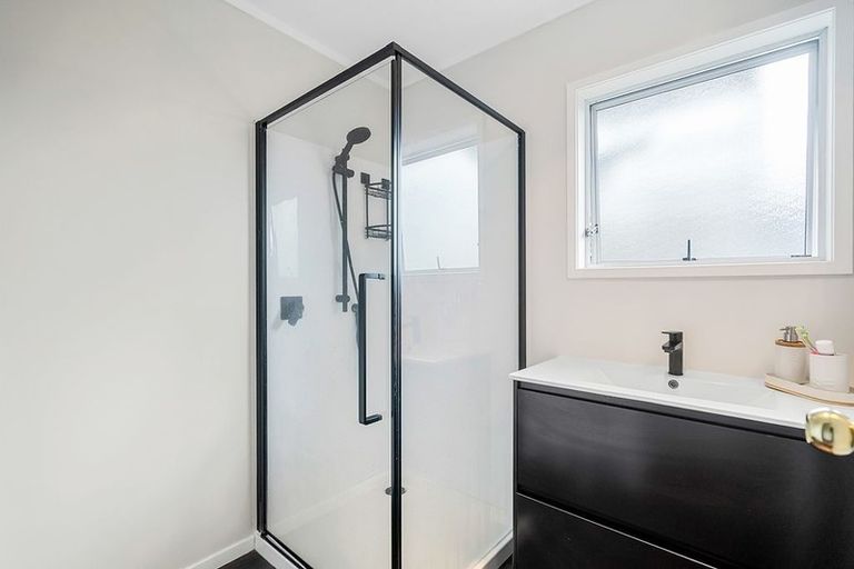 Photo of property in 1/325 Triangle Road, Massey, Auckland, 0614