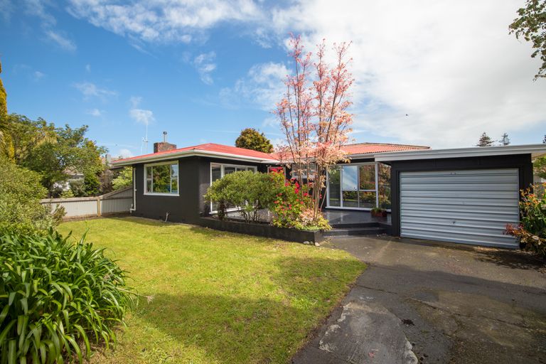 Photo of property in 23 Featherston Street, Takaro, Palmerston North, 4412
