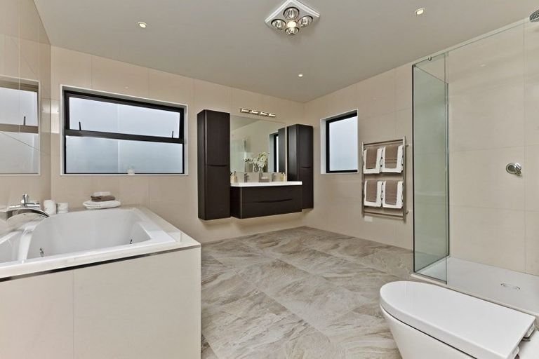 Photo of property in 18 Spyglass Street, Red Beach, 0932