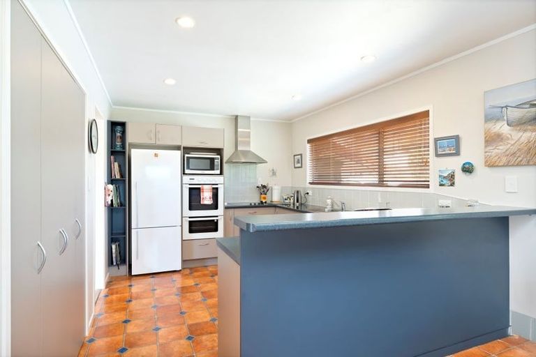 Photo of property in 34 Catalina Crescent, Forrest Hill, Auckland, 0620