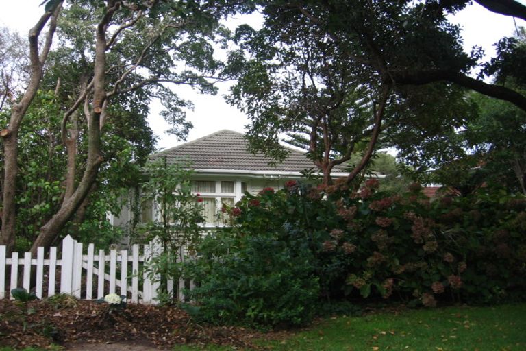 Photo of property in 32 Hinau Street, Woburn, Lower Hutt, 5010