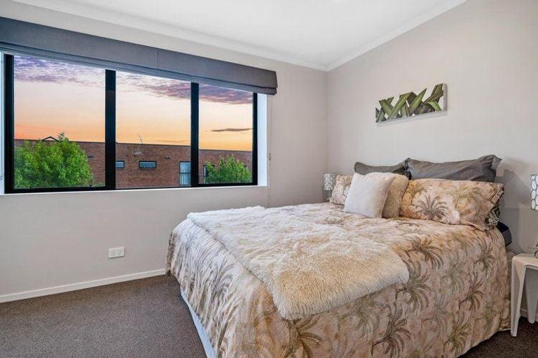 Photo of property in 6/89 Hobsonville Point Road, Hobsonville, Auckland, 0616