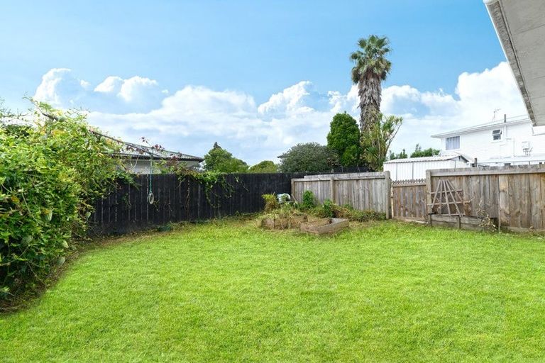 Photo of property in 11 Harrington Road, Henderson, Auckland, 0610