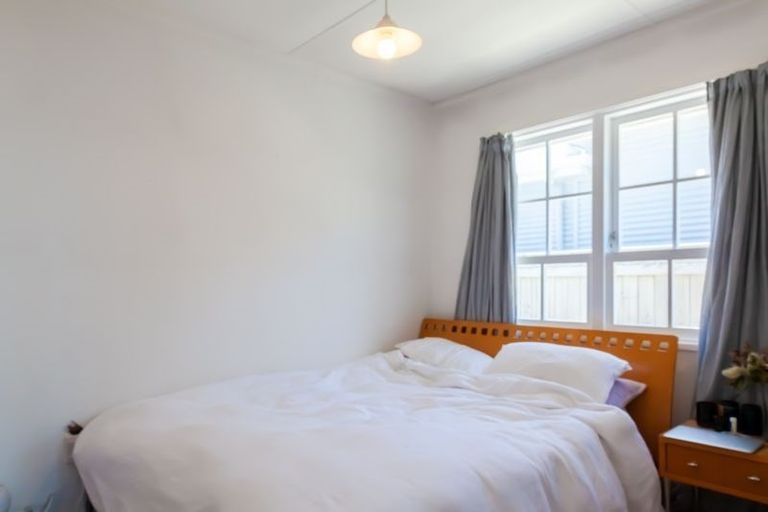 Photo of property in 35a Marine Parade, Seatoun, Wellington, 6022