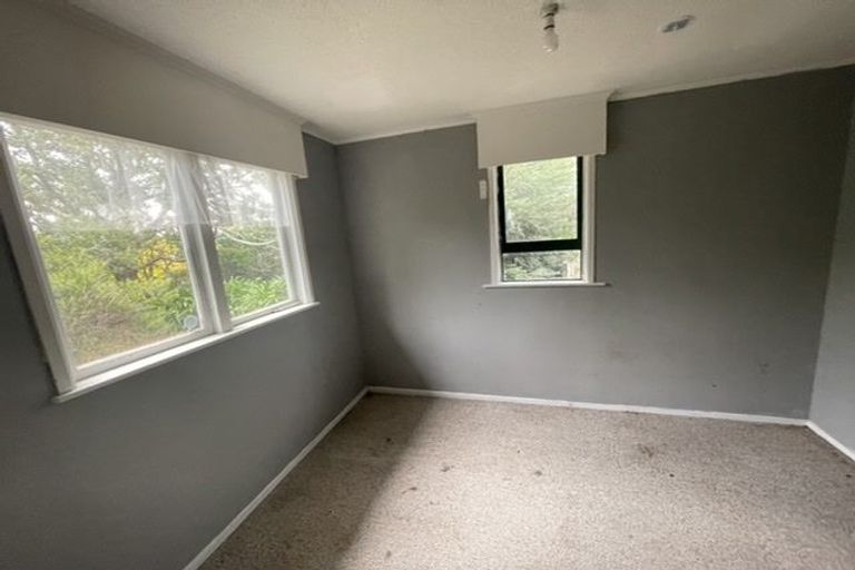 Photo of property in 2 Donovan Avenue, Massey, Auckland, 0614