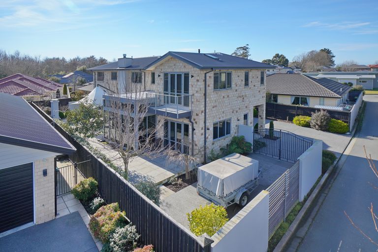 Photo of property in 15 Breton Close, Northwood, Christchurch, 8051