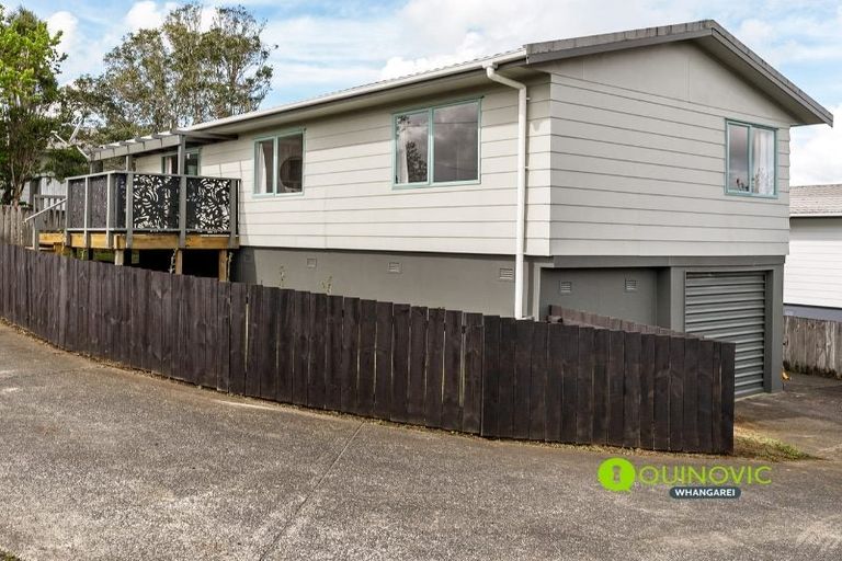 Photo of property in 2/35 Station Road, Te Kamo, Whangarei, 0112