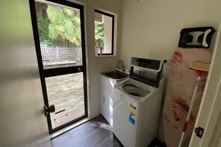 Photo of property in 51 Topliss Drive, Northcross, Auckland, 0632