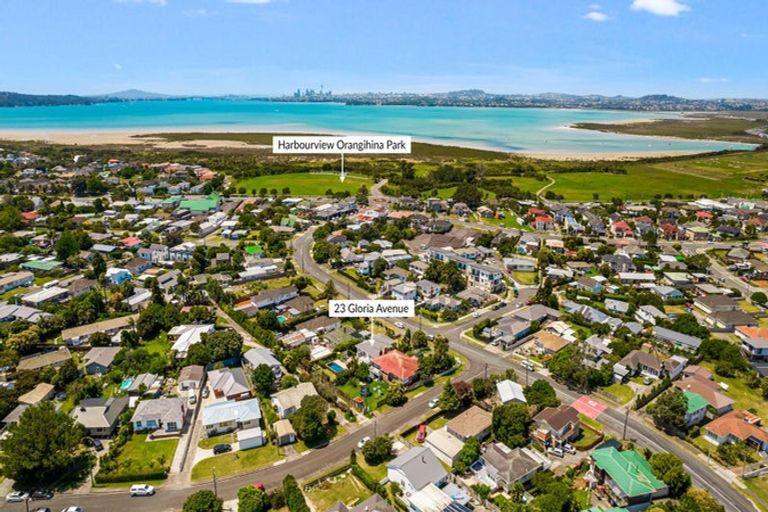 Photo of property in 23 Gloria Avenue, Te Atatu Peninsula, Auckland, 0610