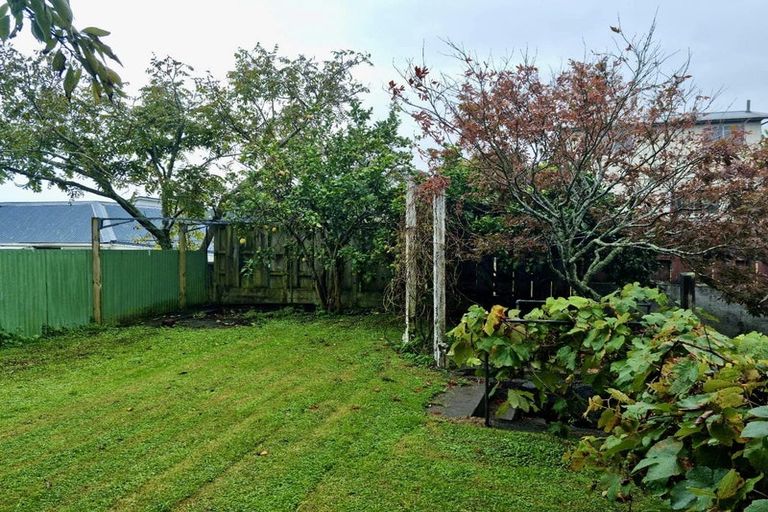 Photo of property in 26 Downe Street, New Plymouth, 4310