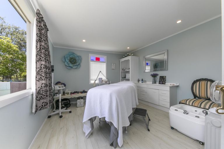 Photo of property in 105 Kaipara Portage Road, Riverhead, 0820