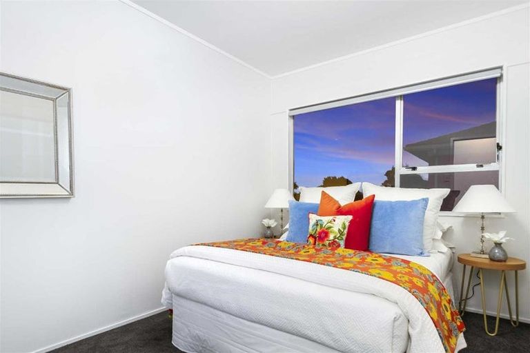 Photo of property in 2/22 Roberts Road, Glenfield, Auckland, 0629