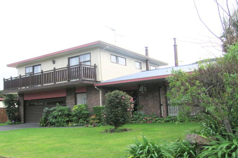 Photo of property in 6 Churchill Drive, Taradale, Napier, 4112