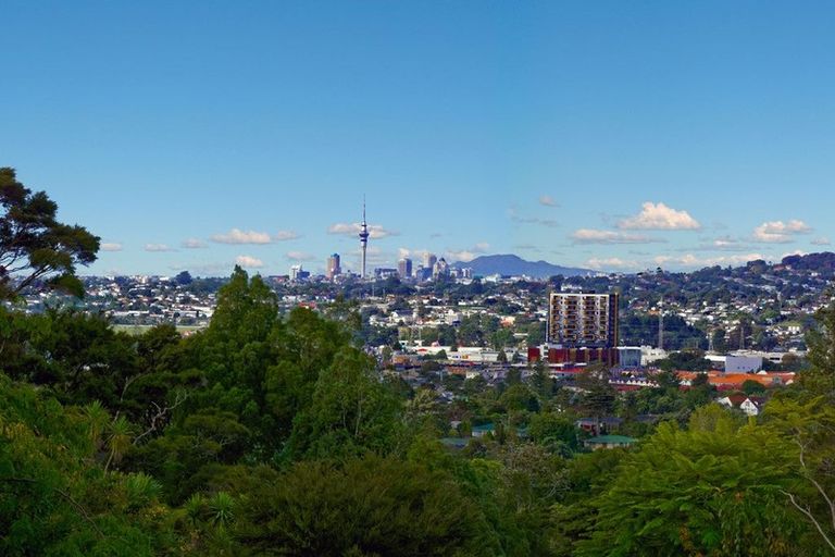 Photo of property in 55a/2 West Lynn Road, Titirangi, Auckland, 0604