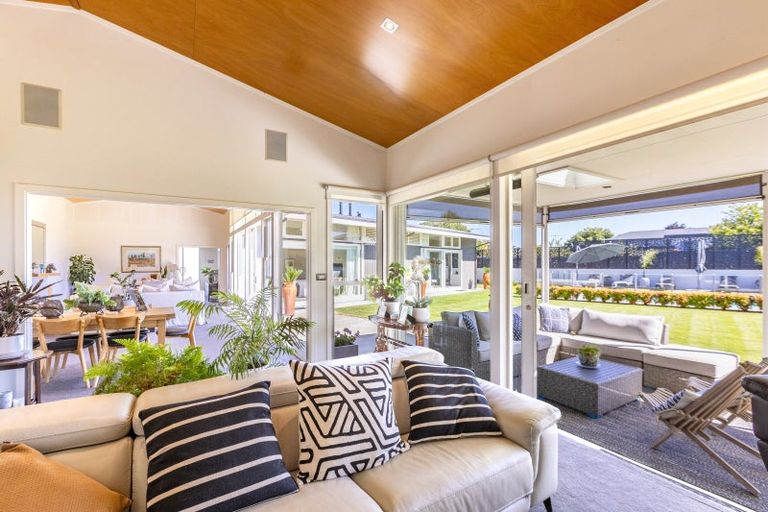 Photo of property in 15 Goodger Street, Waipukurau, 4200