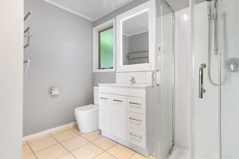 Photo of property in 170 Colwill Road, Massey, Auckland, 0614