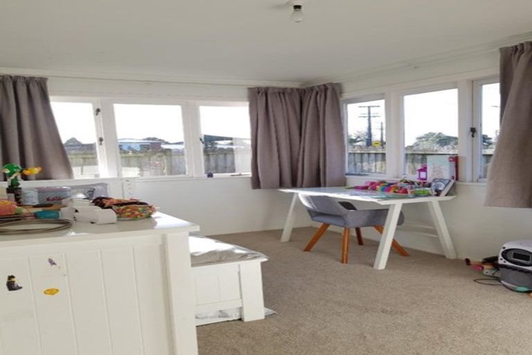 Photo of property in 660 Te Atatu Road, Te Atatu Peninsula, Auckland, 0610