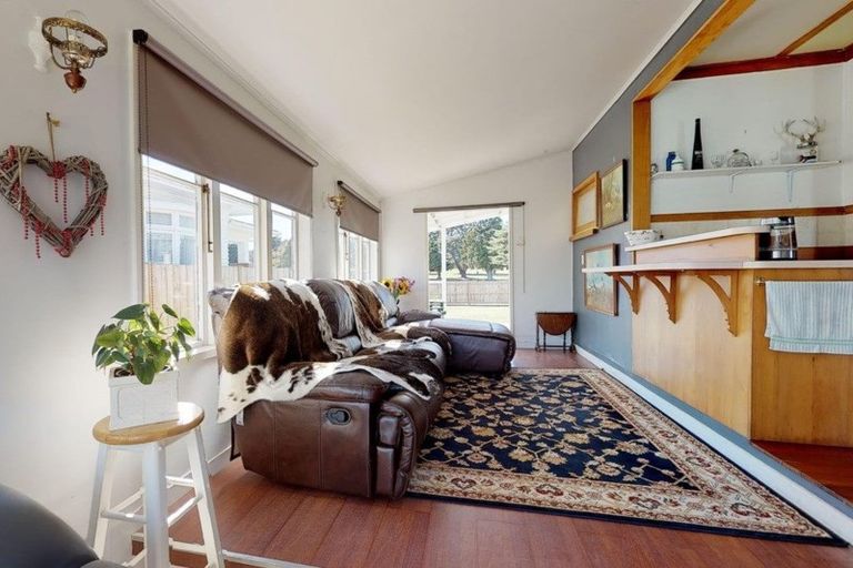 Photo of property in 20 Racecourse Road, Waiuku, 2123