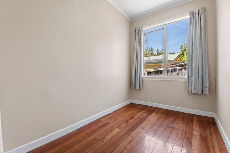Photo of property in 23b Kamara Road, Glen Eden, Auckland, 0602